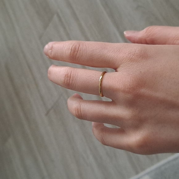 Polished 14K gold thin band ring - Picture 9 of 11